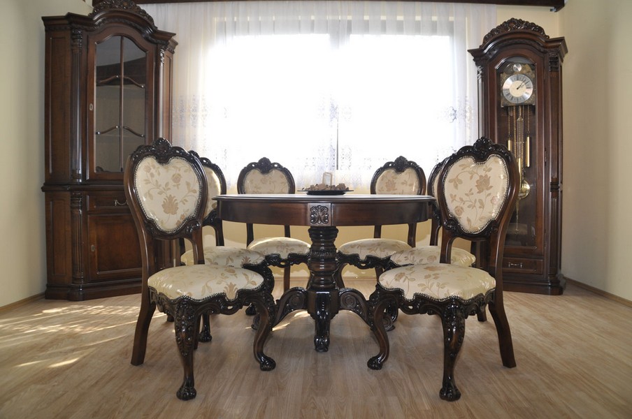 Mobilier de sufragerie din lemn masiv